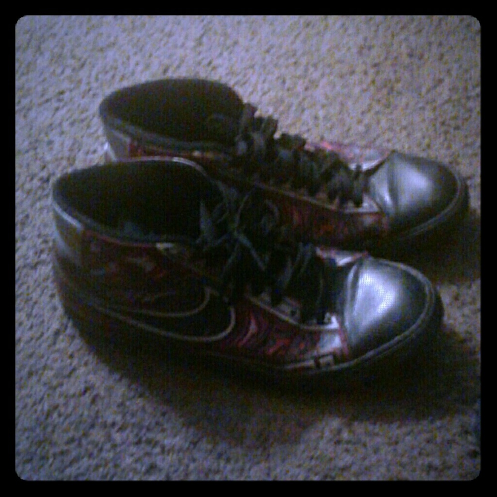 Size 10-11 nikes